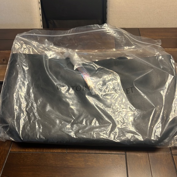 Brand new VS travel bag - Picture 14 of 14